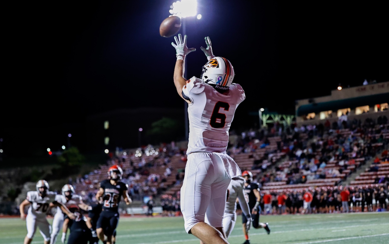 Stingy Defense, Woods’ Five Touchdowns Plunder Pirates