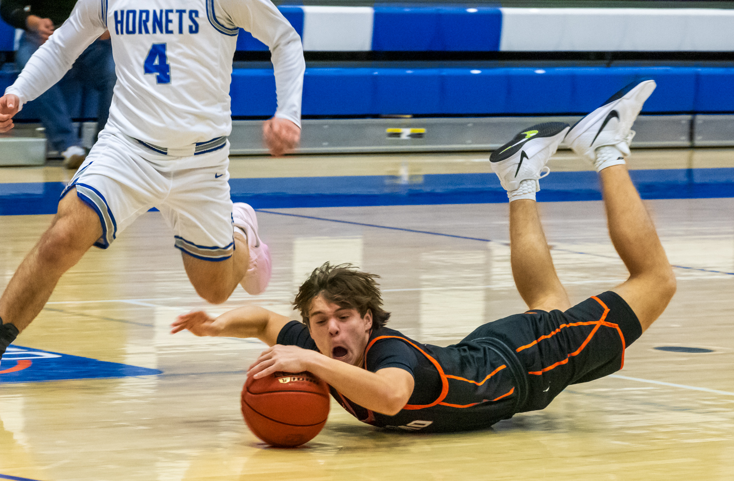 Photos: Varsity Boys Basketball vs Hillcrest