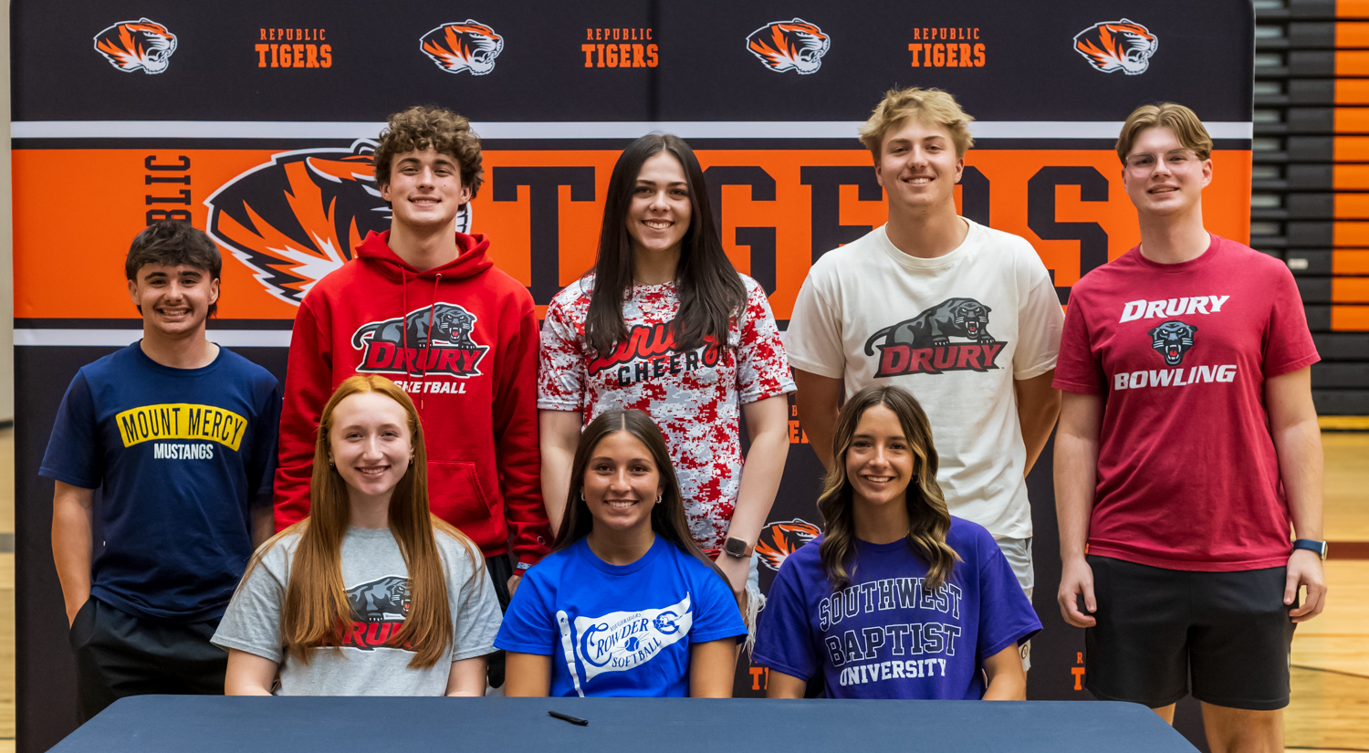 Eight Republic Students Commit to College Programs