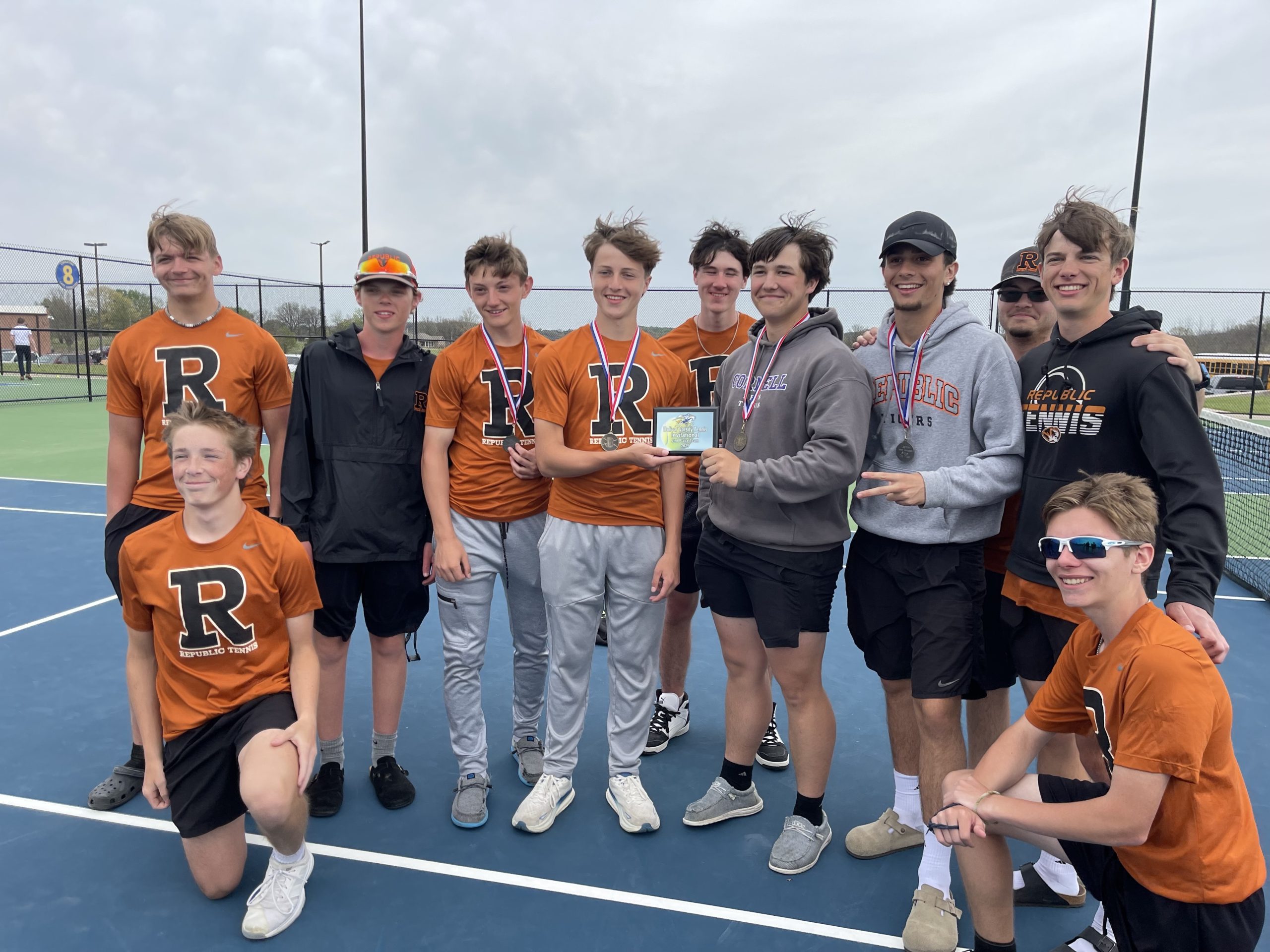 Republic Tennis Takes Second at Bolivar Tournament