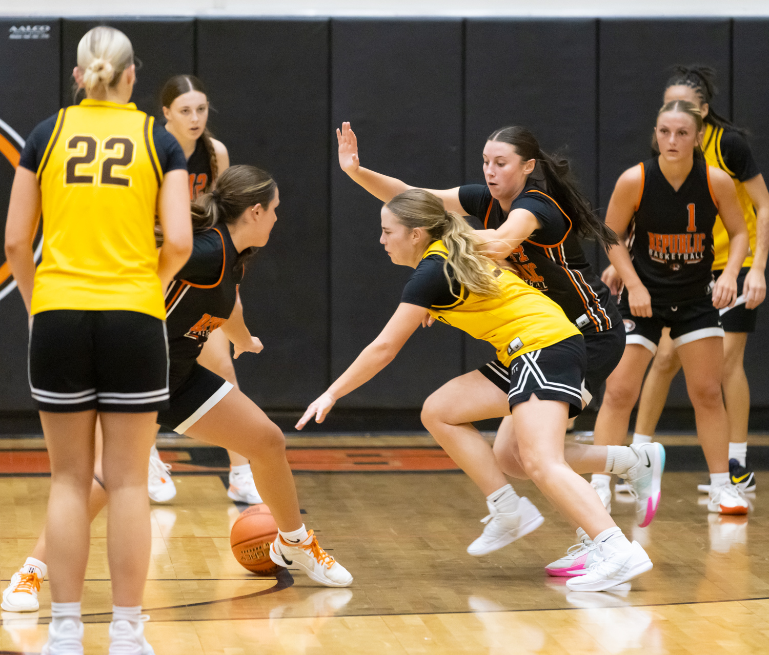 Lady Tigers Open with Kickapoo Tournament