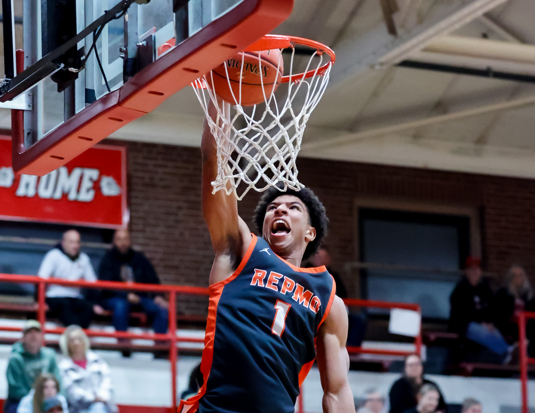 Tiger D Dominates as Republic Dunks ‘Dogs