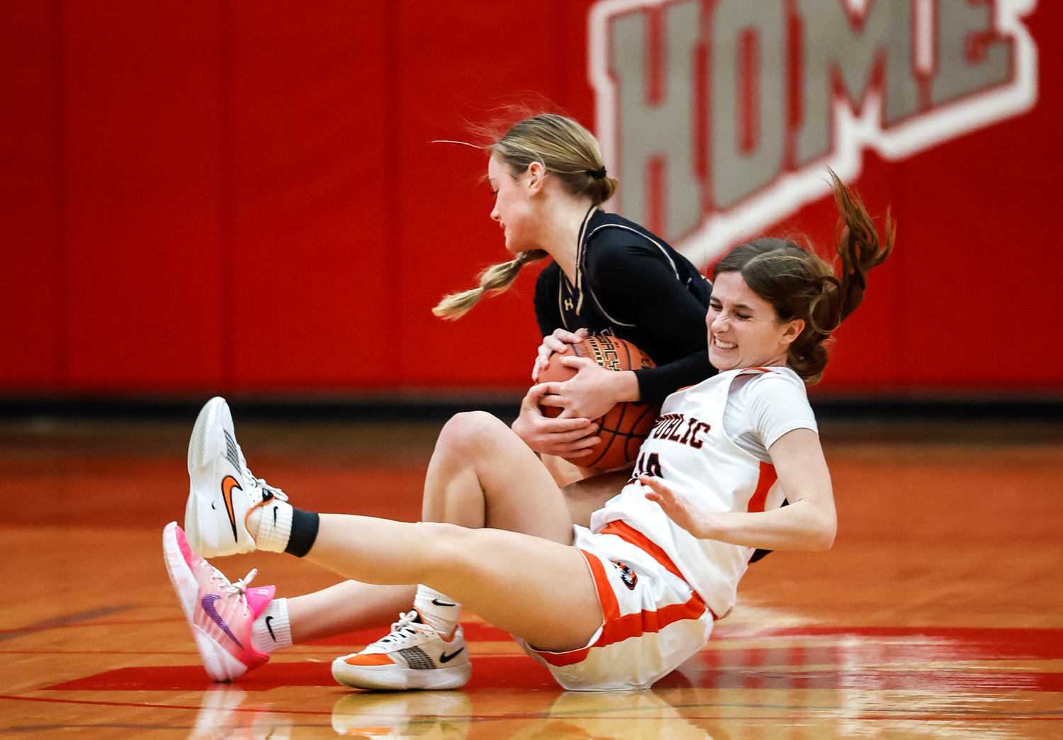 Lady Tigers Stumble Over Finish Line Ahead of Glendale