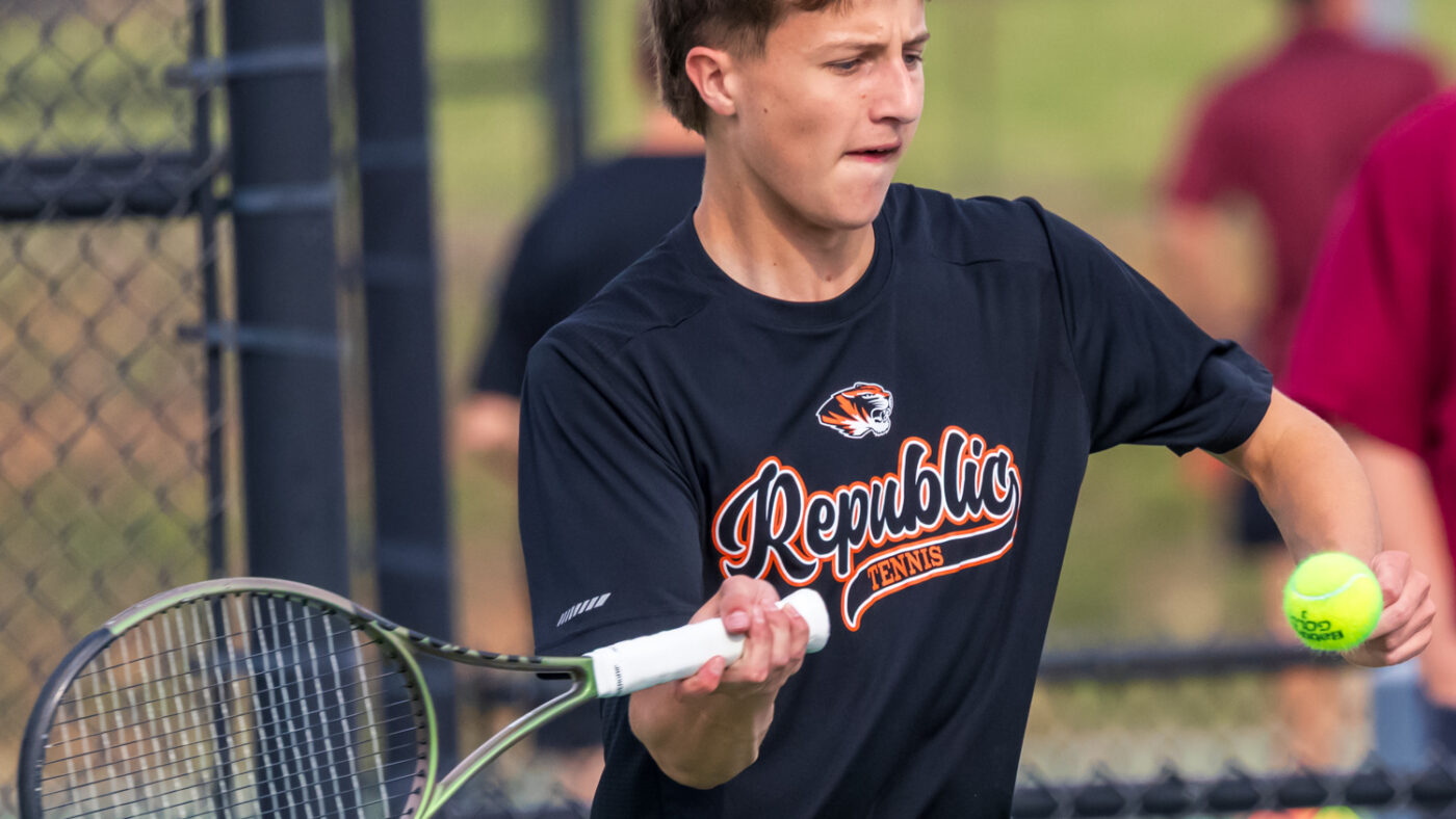 Photos: Tennis vs Central