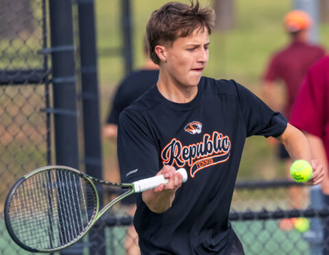 Photos: Tennis vs Central