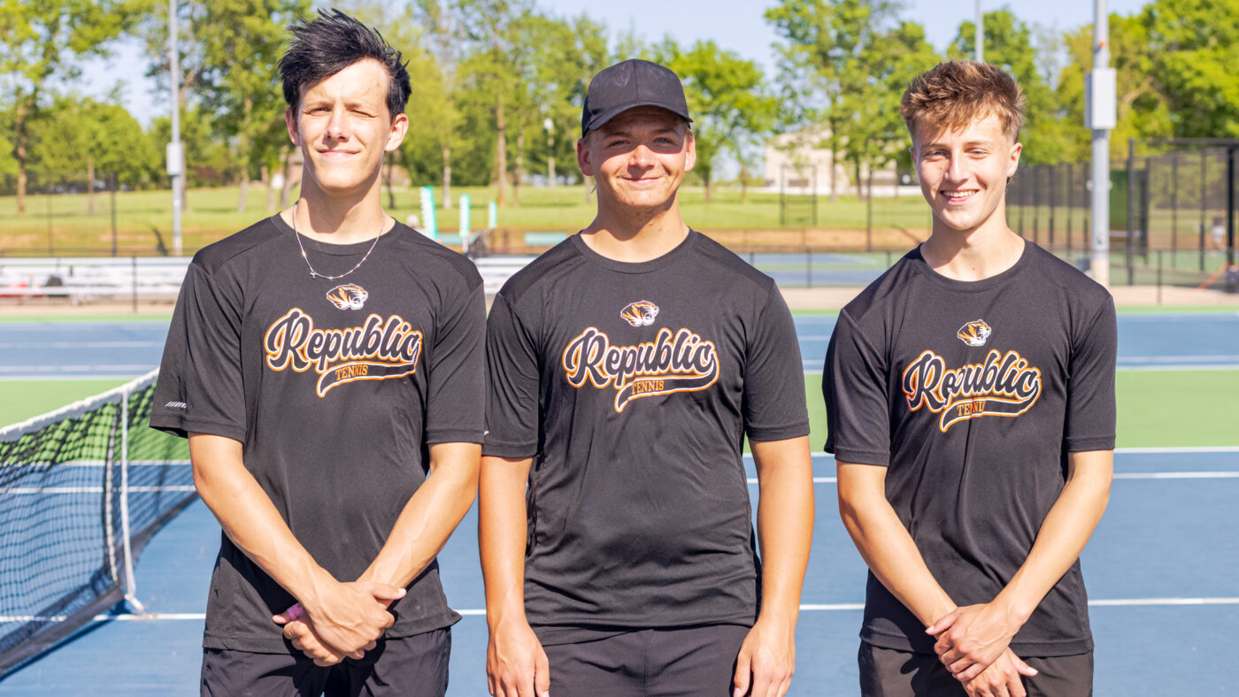 Tennis Celebrates with Senior Night Shutout