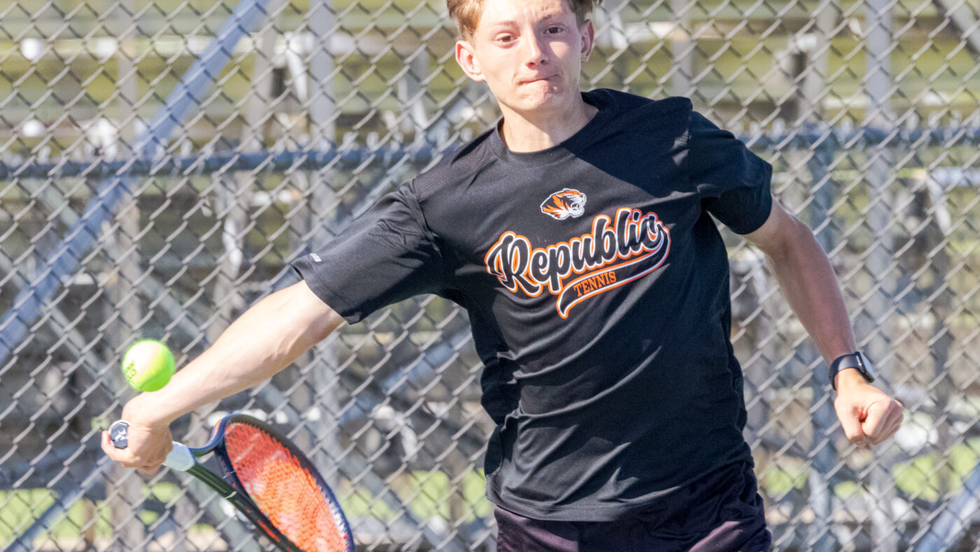Riffe Leads Tigers with Waynesville Tourney Title