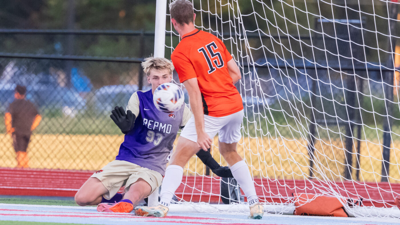 Monett Outlasts Republic in Season Opener